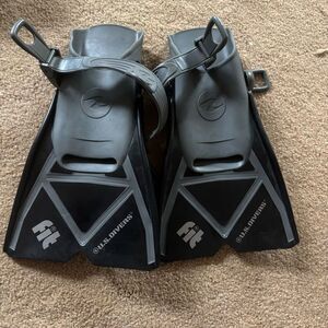 U.S. Divers Fit Size Small 3-6 36-39 Flippers